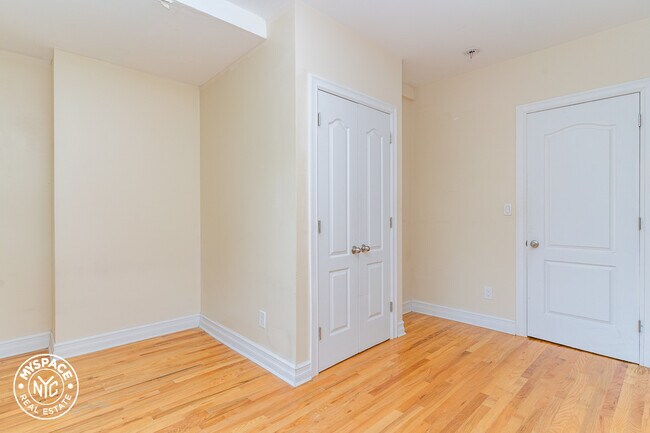 Building Photo - 657 Knickerbocker Ave