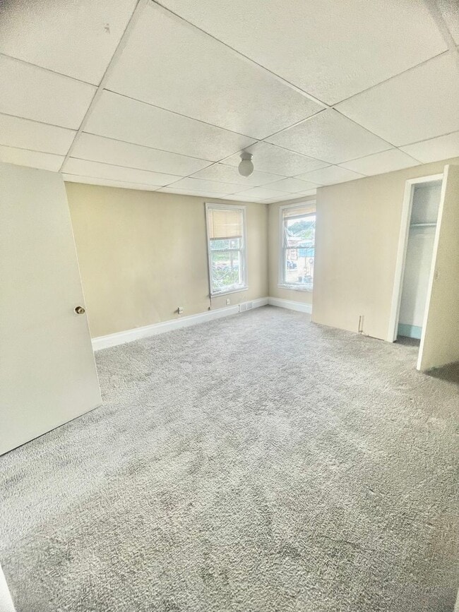 Building Photo - 4 bedroom. 1.5 Bath- Turtle Creek Pa