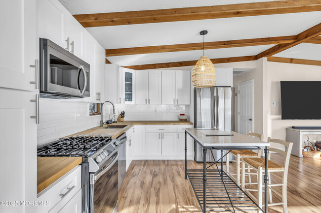 Building Photo - 78 Tall Timber Dr
