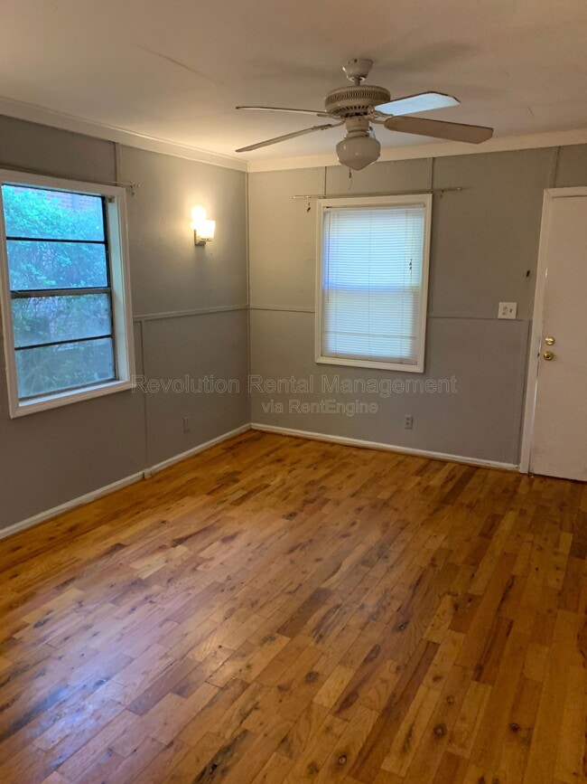 Building Photo - 138 Tye St SE