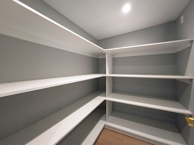 Building Photo - High-End Living Starts Here – Custom Finis...