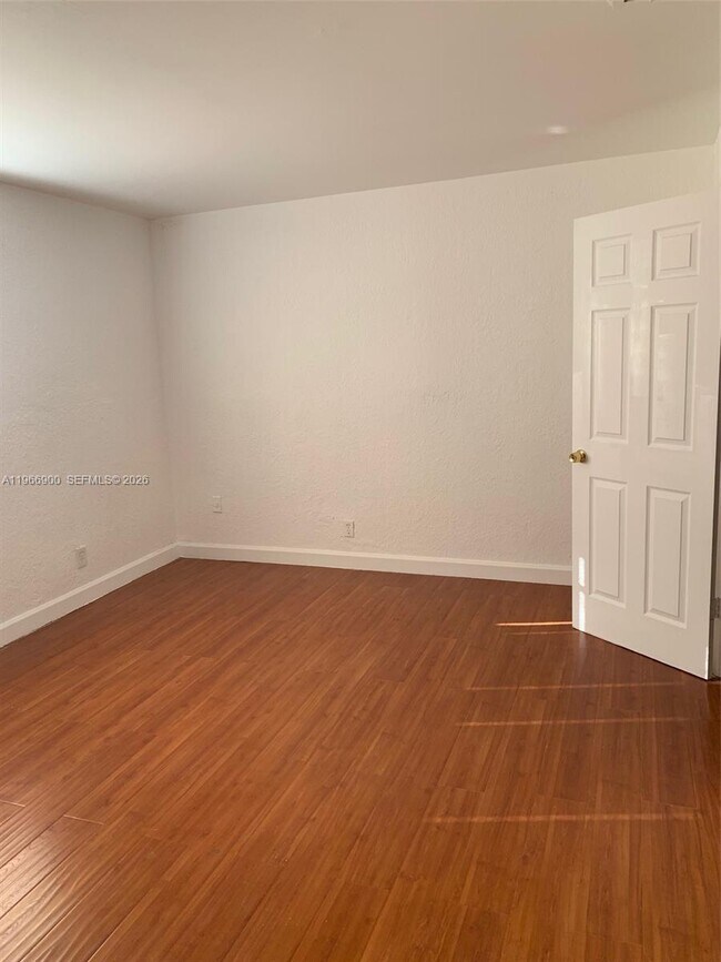 Building Photo - 6520 SW 41st St