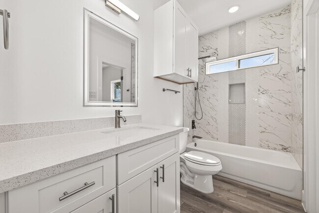 Building Photo - 5304 Lynnfield St