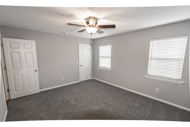 Building Photo - 104 Green Tree Ct