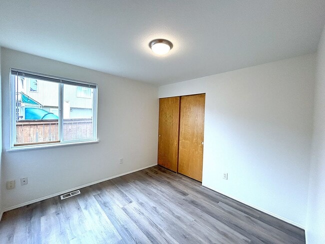 Building Photo - 3 bedroom Rambler in Browns point