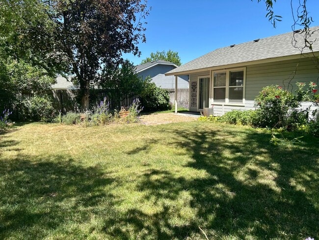 Building Photo - Beautiful Single-Level Home with a Private Backyard Retreat!