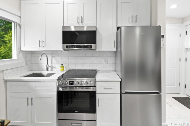 Building Photo - 25 Peters Ln