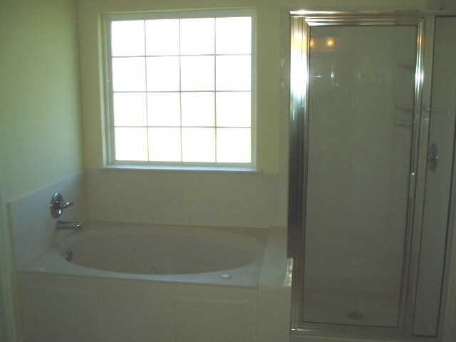 Building Photo - 15616 Traditions Dr
