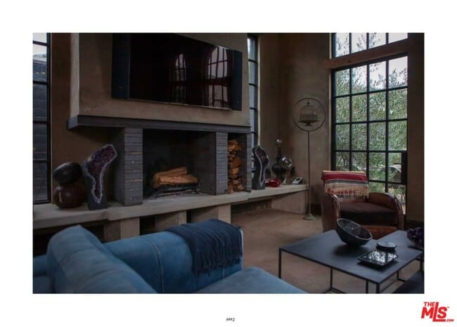 Building Photo - 1214 Palms Blvd