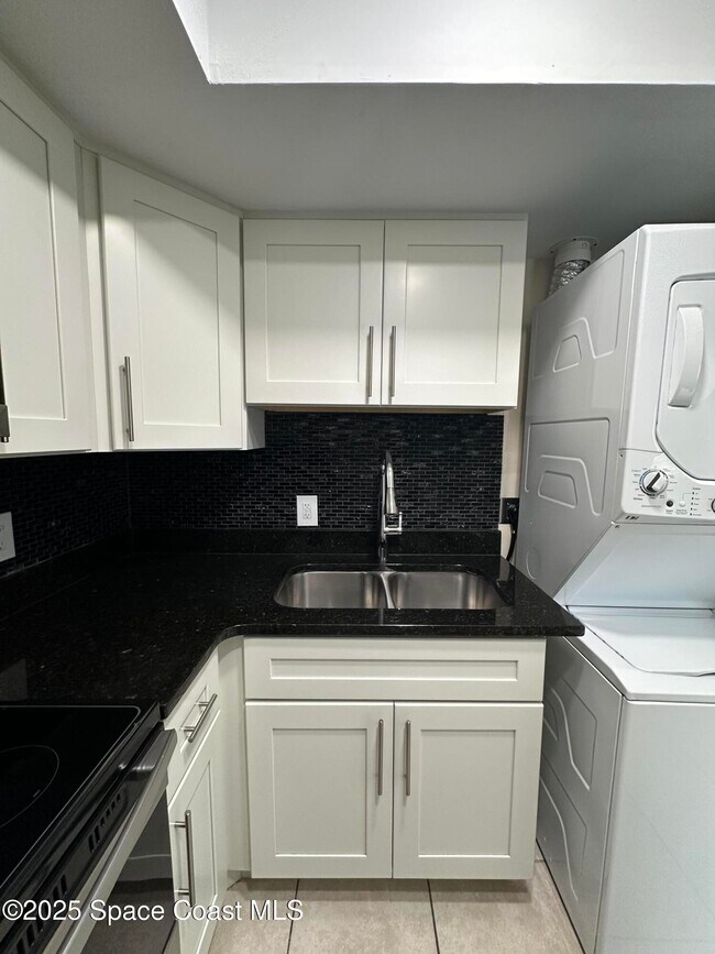 Building Photo - 837 Hickory St