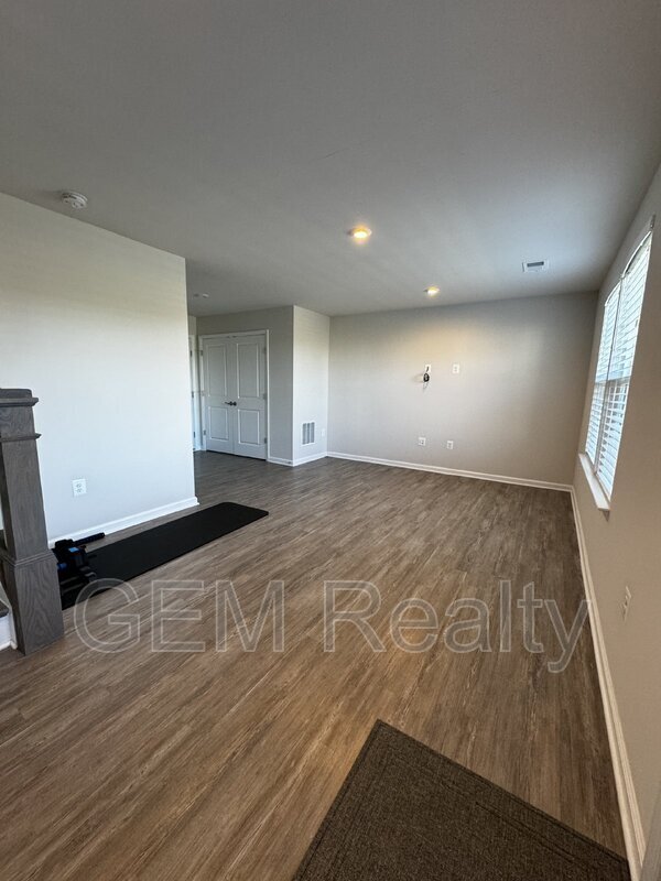 Building Photo - 1853 Sag Harbor Ln