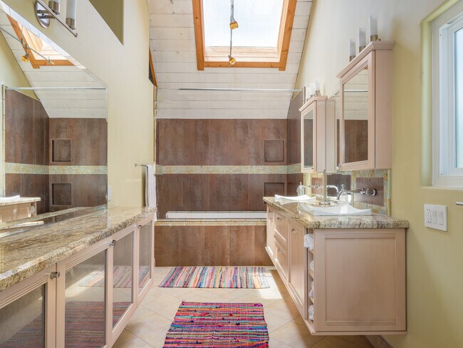 Building Photo - 416 Virginia St