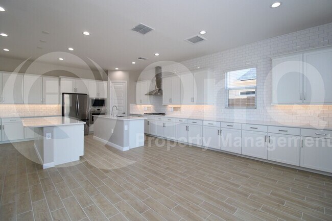 Building Photo - 5976 E Quail Ave