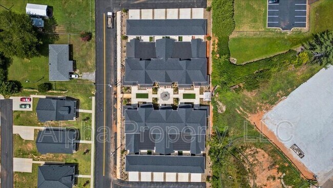 Building Photo - 105 Remount Way