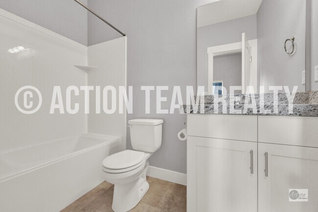 Building Photo - Top Floor Condo in Saratoga Springs!