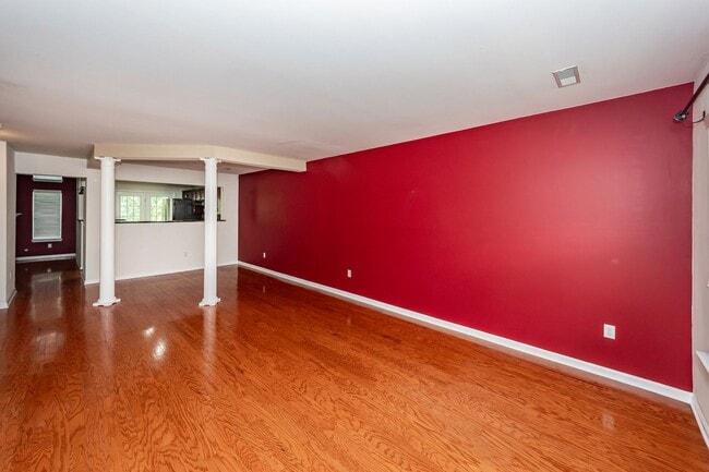 Building Photo - 3 Bedroom 3 Bath Townhome in Persimmon Hil...