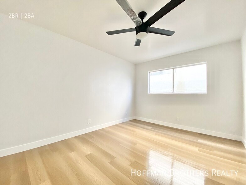 Building Photo - 136 S Oxford Ave