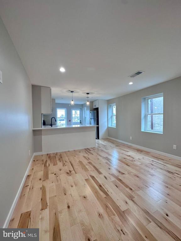 Building Photo - 2821 W Girard Ave