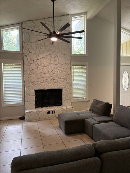 Building Photo - 3728 S Eastpark Way