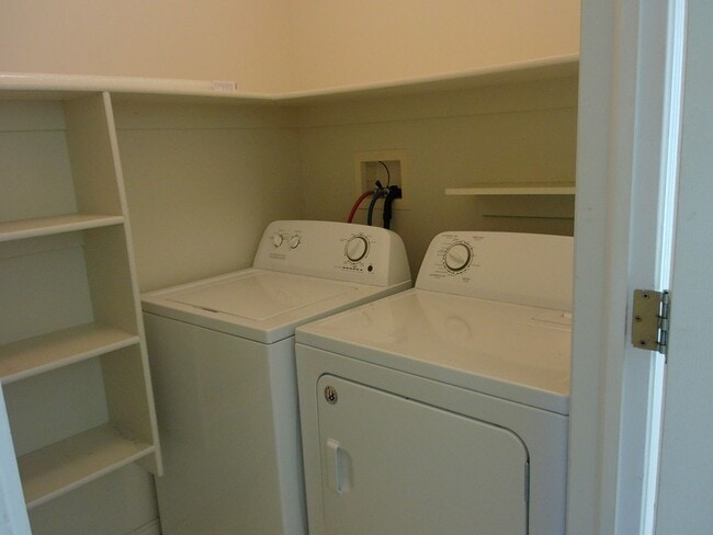 Building Photo - 29 Somerset Pl