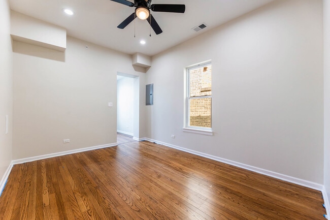 Building Photo - 18 S Austin Blvd