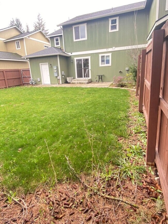 Building Photo - Spacious 3 bedroom 2.5 bath Post Falls Duplex