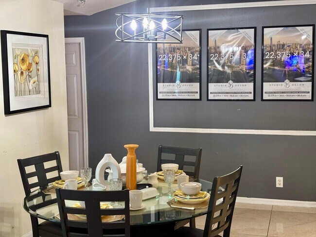 Building Photo - 981 SW McComkle Ave