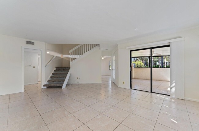 Building Photo - 3 Uno Lago Dr