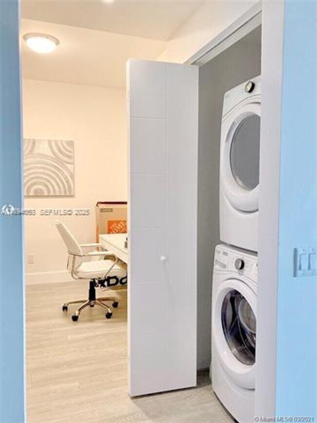 Building Photo - 2960 NE 207th St