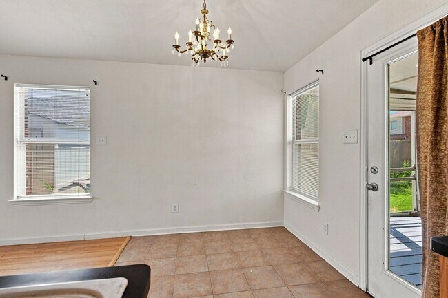 Building Photo - 616 Mustang Ct