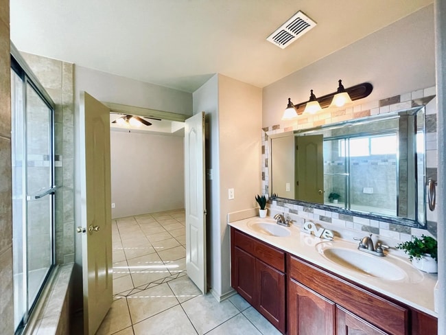 Building Photo - 9310 Albany Dr