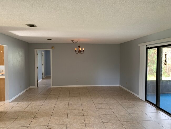 Building Photo - 33 Fernwood Lane