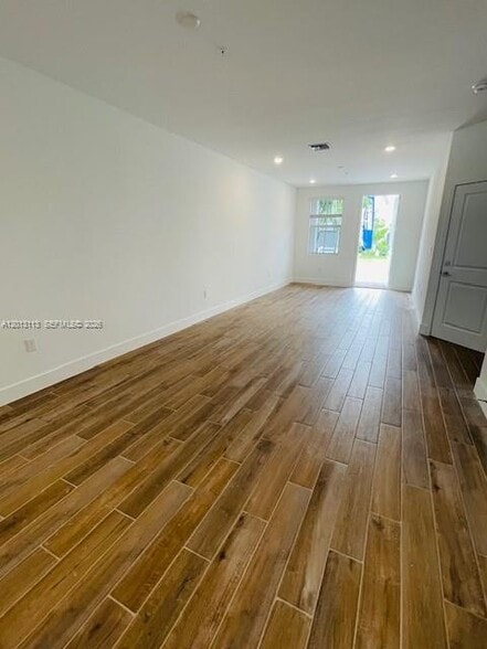 Building Photo - 172 SW 171st Ln