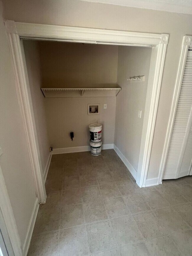 Building Photo - READY NOW!!! 2 bedroom townhouse available in Lawrenceville!