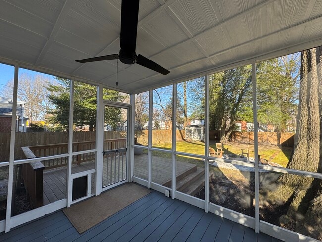 Building Photo - 5009 E Seminary Ave