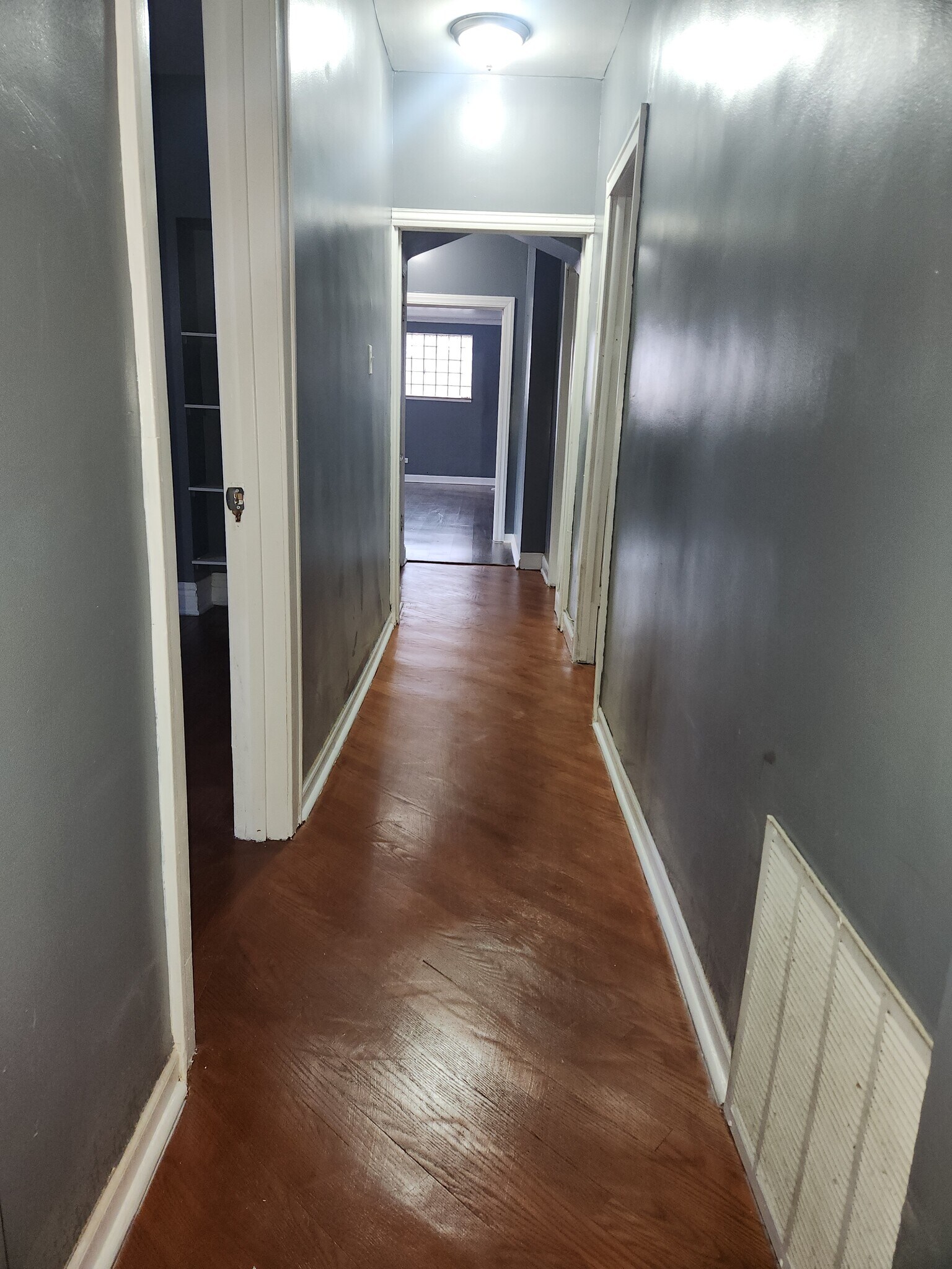 Building Photo - 8711 S Kingston Ave