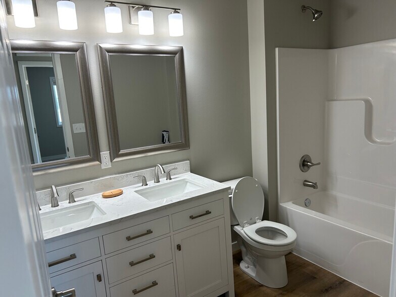 Building Photo - 2702 36th Ave S