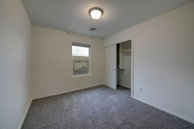 Building Photo - Amazing Modern 4 Bedroom in North Valley A...
