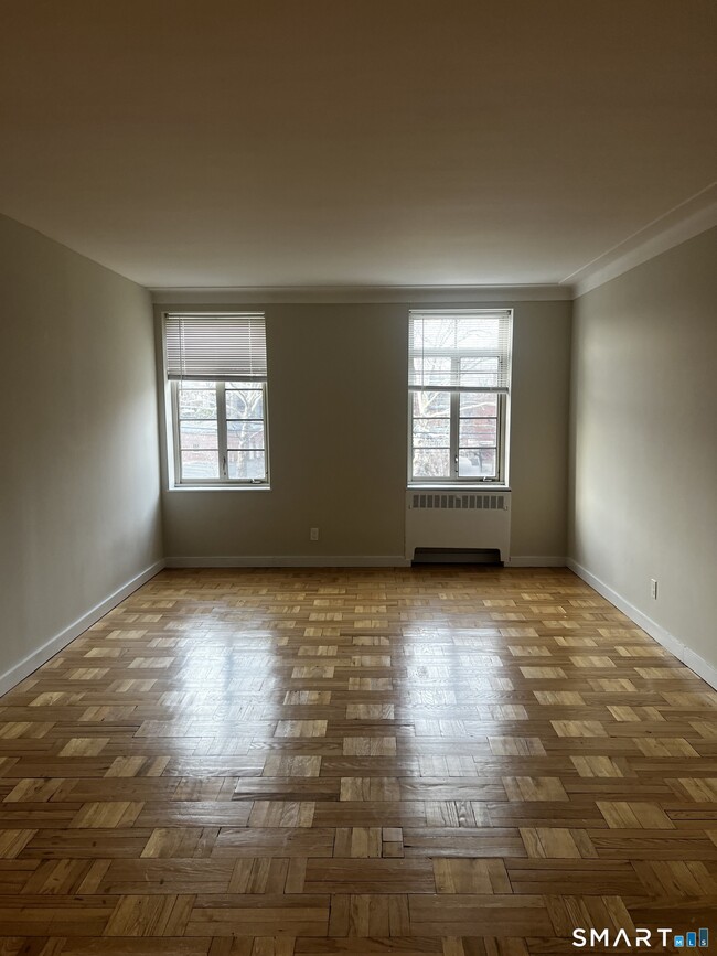 Building Photo - 869 Farmington Ave