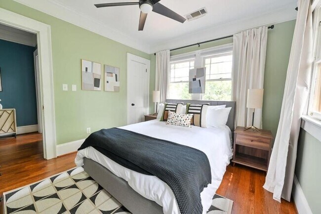 Building Photo - 2076 Ridgedale Rd NE