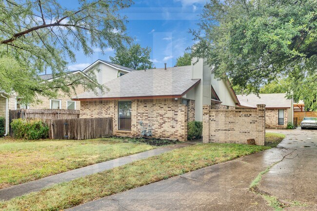 Building Photo - 3002 Breeze Terrace