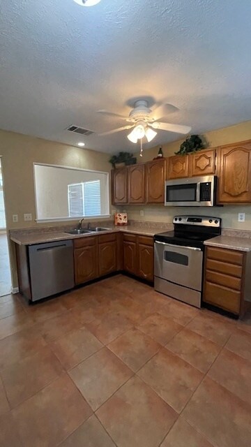 Building Photo - 1620 Fannin Cir