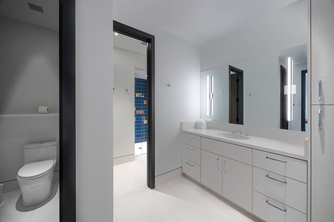 Building Photo - 1411 Crystal Lake Rd