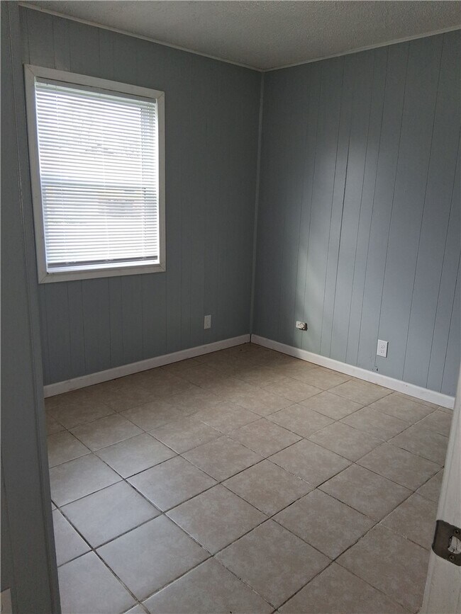 Building Photo - 407 Park St