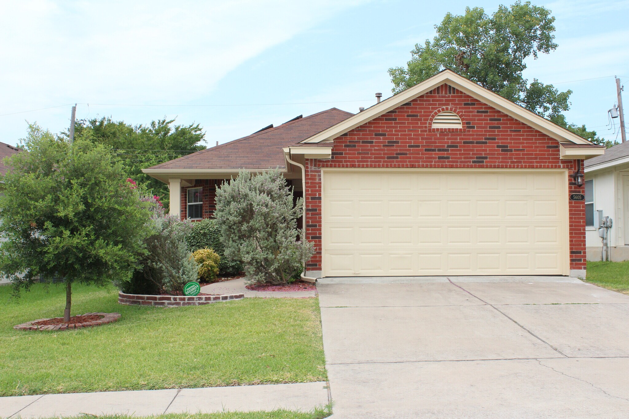 Beautiful home - 5605 Bentsen Ln