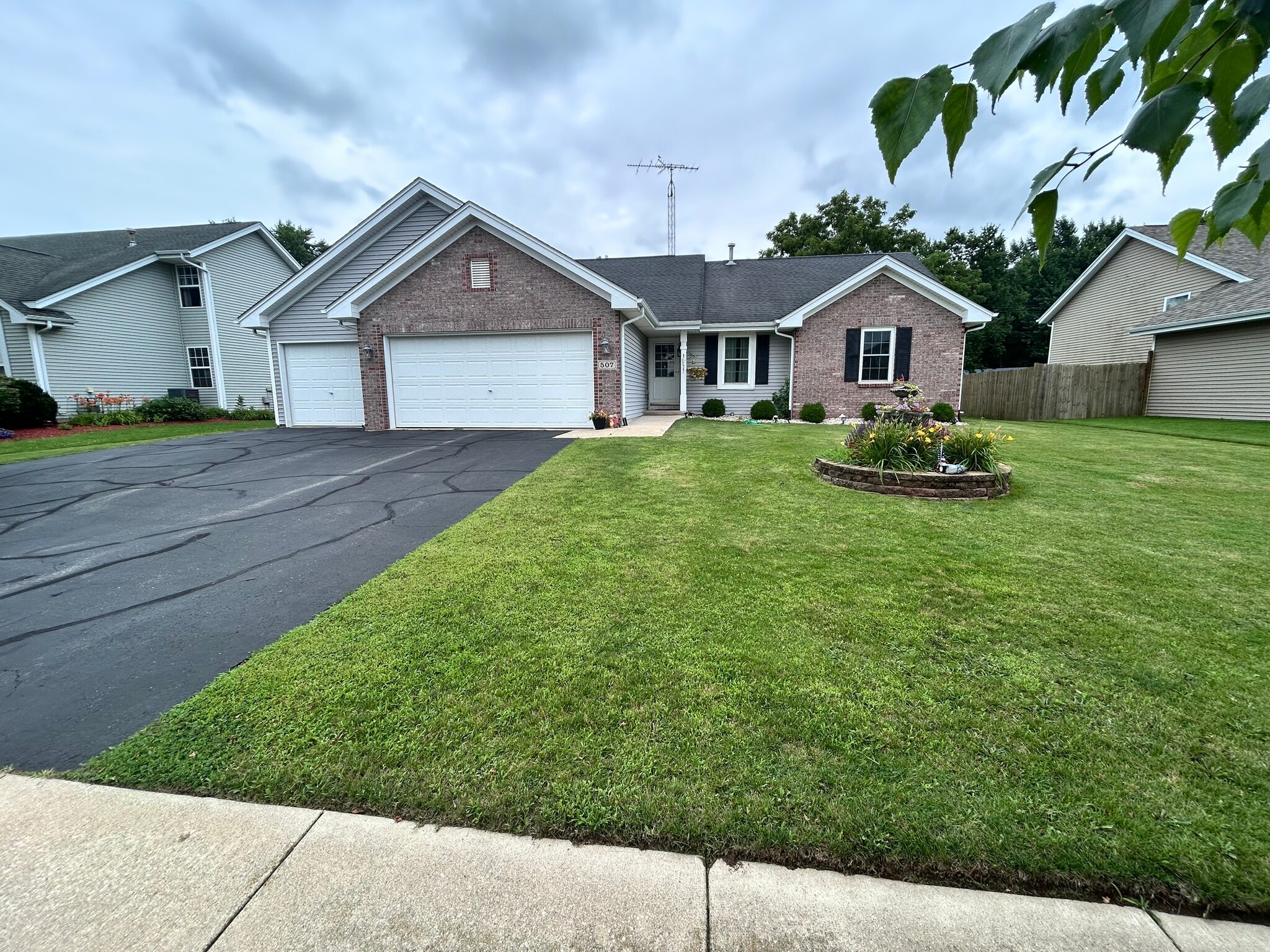 Building Photo - 507 Wheatland Dr