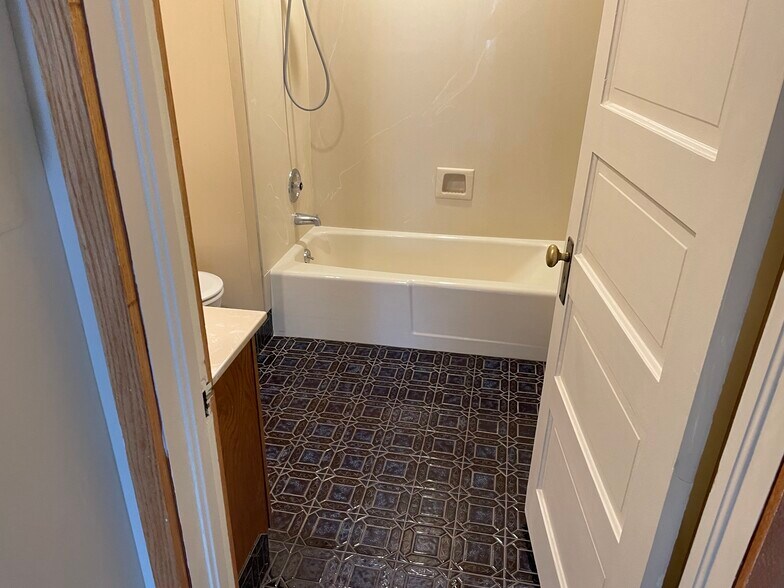 Bathroom - 1916 W Riverside Ave