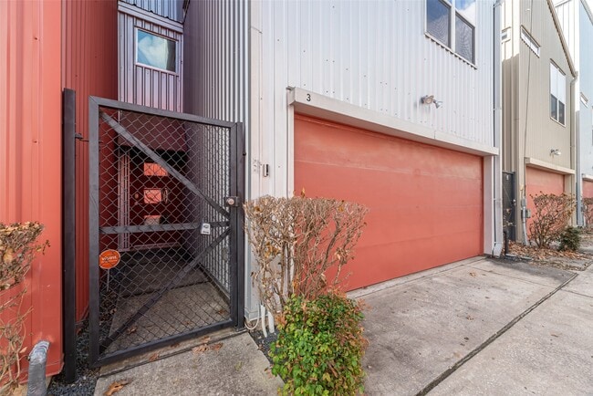 Building Photo - 3 N Ennis St