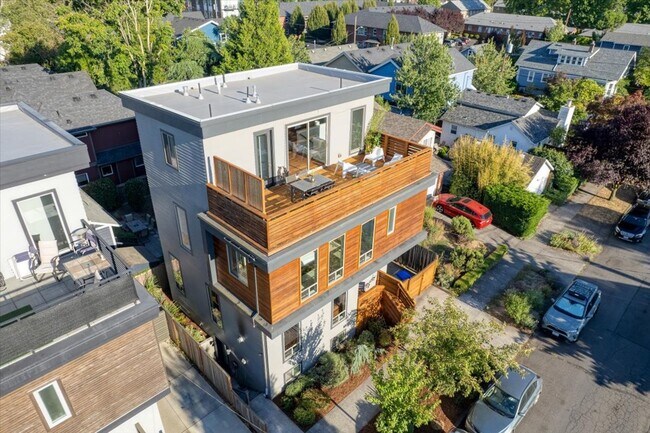 Building Photo - $500 off first month's rent! Spacious, light-filled 4-bdrm/3.5-bath home w/ roof deck