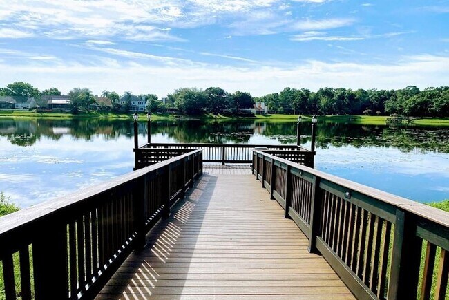 Building Photo - 2561 Grassy Point Dr